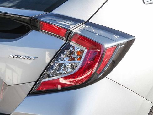 Used 2018 Honda Civic Sport image 11