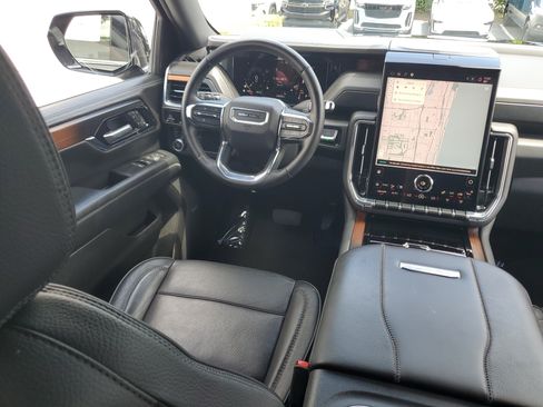 Used 2025 GMC Yukon Denali AWD/4WD image 17