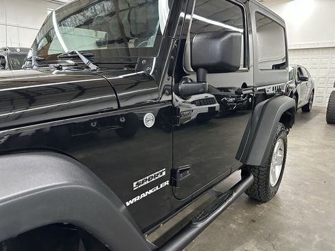 Used 2011 Jeep Wrangler Sport AWD/4WD image 10