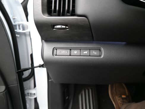 New 2026 Nissan Pathfinder Platinum AWD/4WD image 12