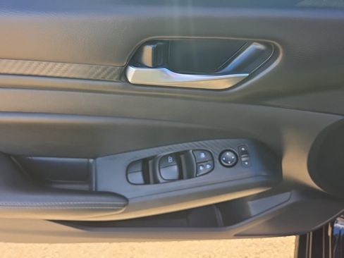 Used 2024 Nissan Altima 2.5 SV image 11