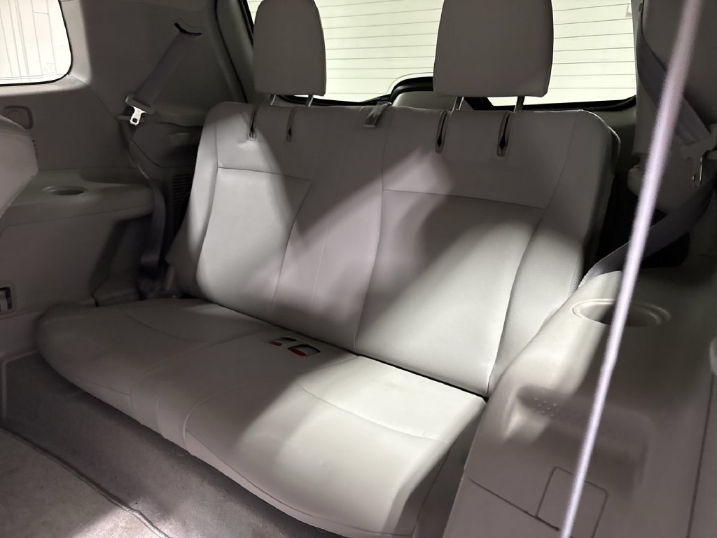 Used 2010 Toyota Highlander Limited AWD/4WD image 24