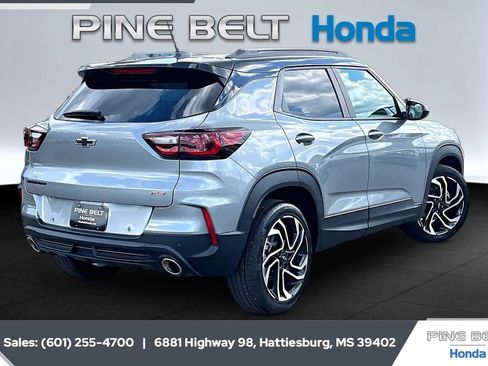 Used 2025 Chevrolet TrailBlazer RS w/ Convenience Package FWD image 11