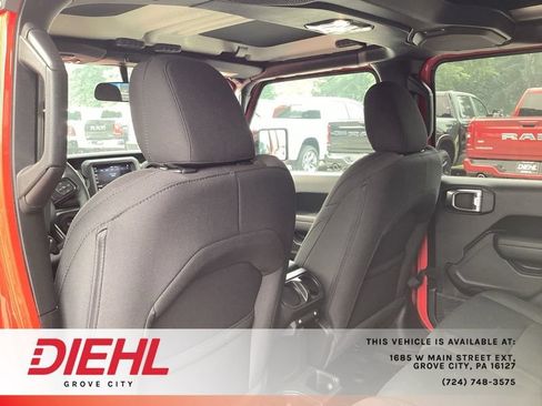 Used 2023 Jeep Gladiator Sport AWD/4WD image 17