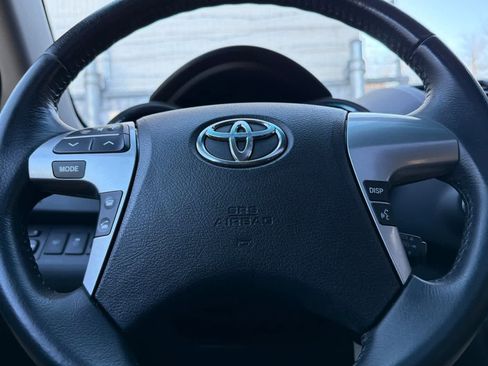 Used 2013 Toyota Highlander SE image 25