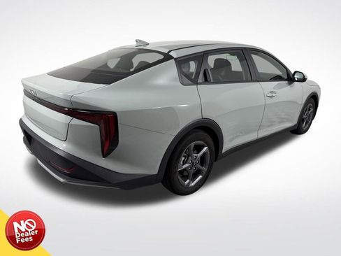 Used 2025 Kia K4 LXS image 3