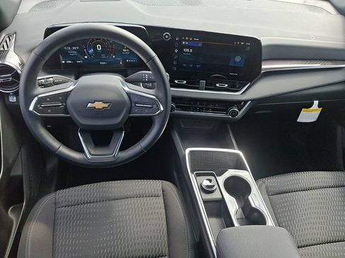 Used 2026 Chevrolet Equinox LT w/ Safety and Technology Package AWD/4WD image 3