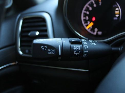 Used 2021 Jeep Grand Cherokee Limited X image 16