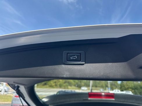 Used 2018 Subaru Outback 3.6R Touring image 34