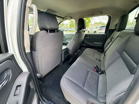 Used 2024 Nissan Frontier SV w/ SV Convenience Package RWD image 31