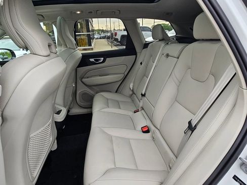 Used 2024 Volvo XC60 B5 Plus w/ Climate Package image 12