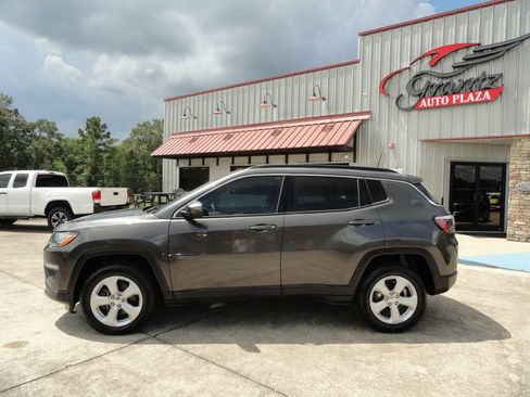 Used 2021 Jeep Compass Latitude AWD/4WD image 3