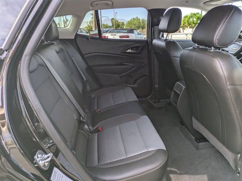 Used 2025 Chevrolet Trax LT w/ LT Convenience Package image 31