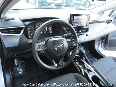 Used 2021 Toyota Corolla LE FWD image 10