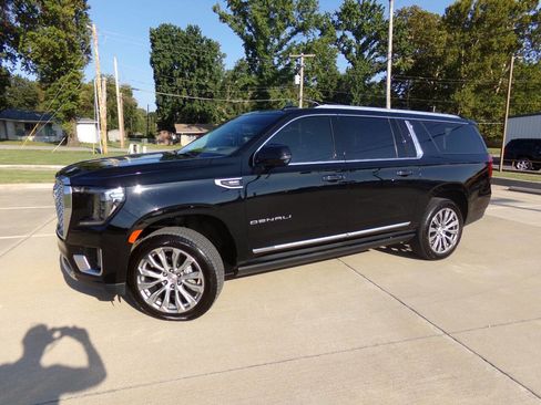 Used 2021 GMC Yukon XL Denali w/ Denali Premium Package image 13