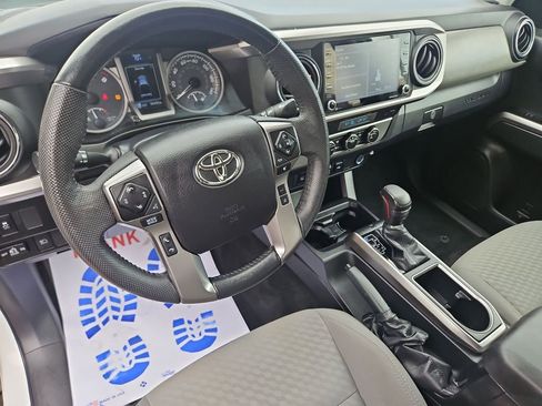 Used 2022 Toyota Tacoma SR5 RWD image 13