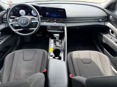 Used 2023 Hyundai Elantra SEL w/ Convenience Package FWD image 2