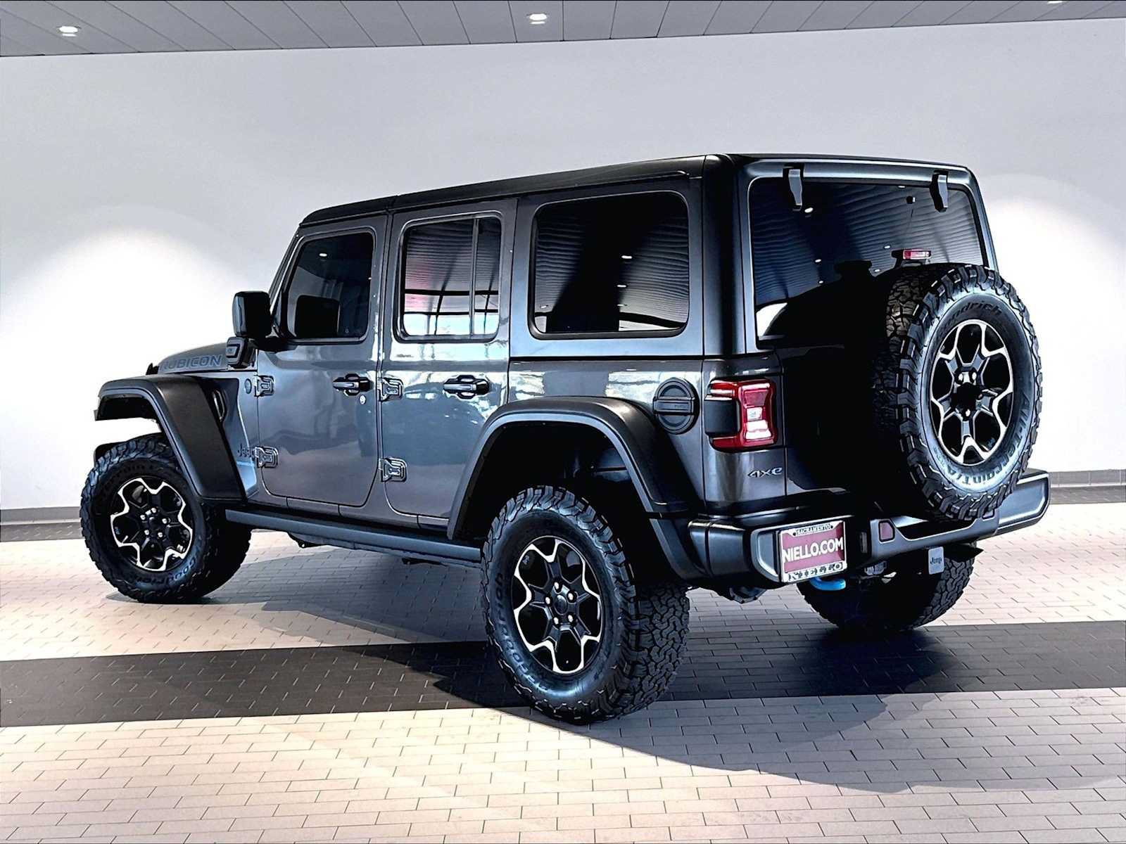 Used 2023 Jeep Wrangler Unlimited Rubicon 4xe w/ Cold Weather Group AWD/4WD image 3