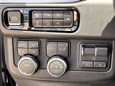 New 2026 GMC Yukon XL Elevation w/ Elevation Premium Package AWD/4WD image 16