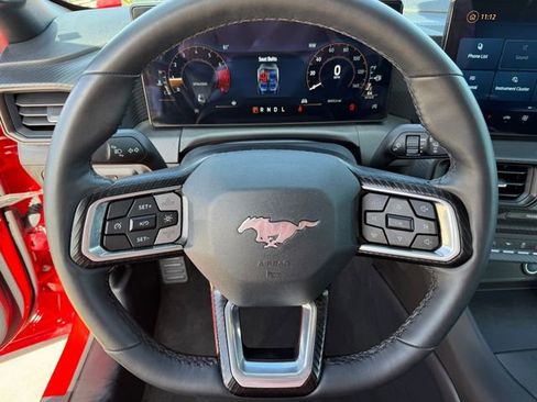 Used 2025 Ford Mustang Convertible RWD image 15
