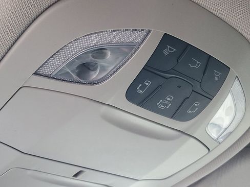 Used 2023 Chrysler Pacifica Touring-L image 22