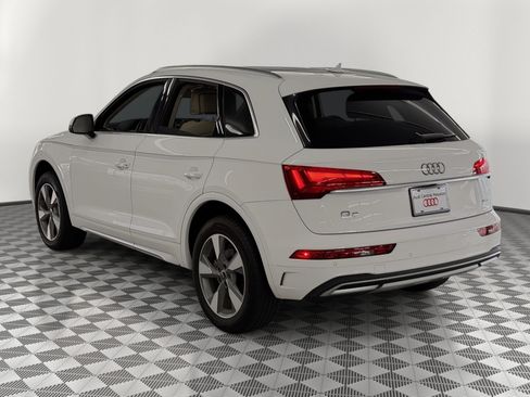 Used 2024 Audi Q5 2.0T Premium Plus w/ Premium Plus Package AWD/4WD image 3
