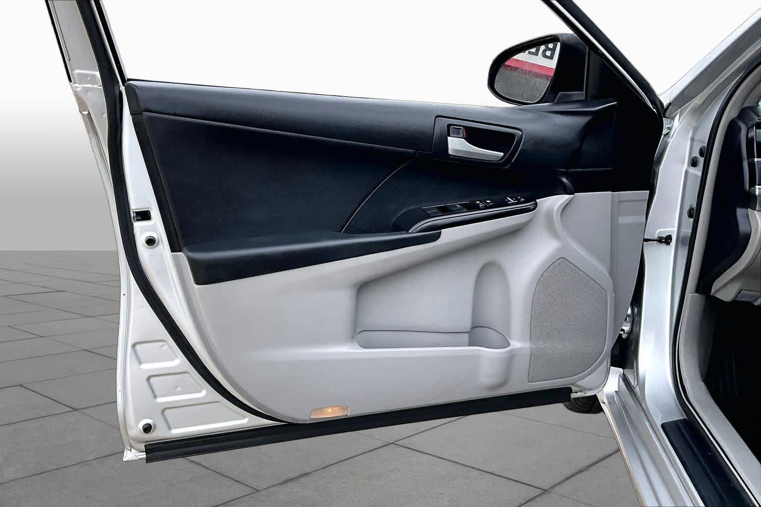 Used 2012 Toyota Camry LE FWD image 21