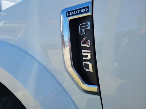 Certified 2022 Ford F450 Limited w/ FX4 Off-Road Package image 9