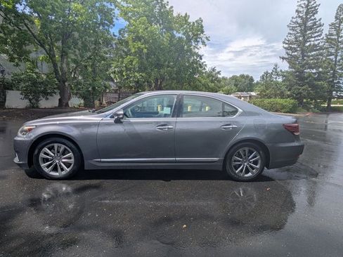 Used 2015 Lexus LS 460 w/ Comfort Package image 10