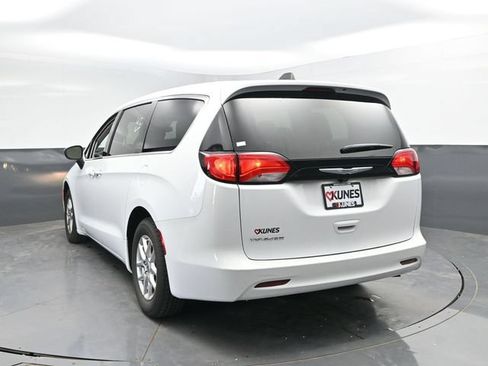 Used 2024 Chrysler Voyager LX FWD image 10