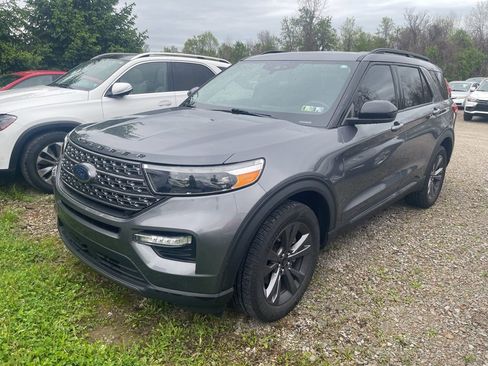 Used 2022 Ford Explorer XLT w/ Equipment Group 202A AWD/4WD image 4