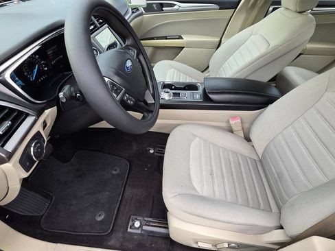 Used 2020 Ford Fusion SE FWD image 6