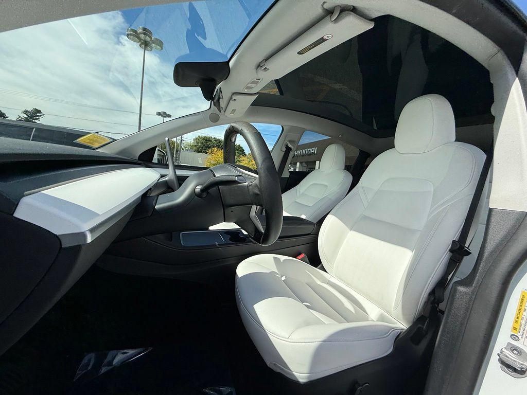 Used 2024 Tesla Model Y Long Range AWD/4WD image 19