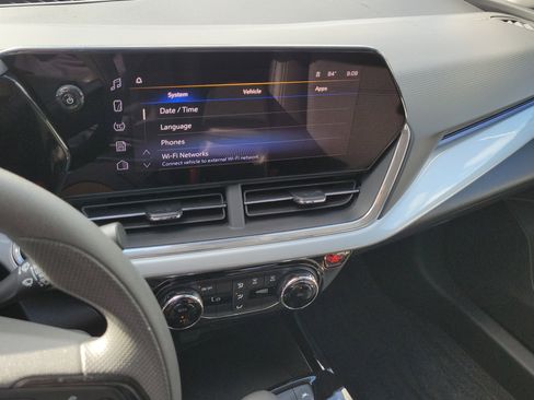 Used 2025 Chevrolet Trax LT FWD image 25