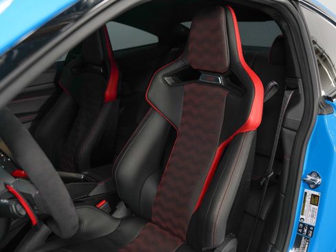 Used 2025 BMW M4 CS AWD/4WD image 38