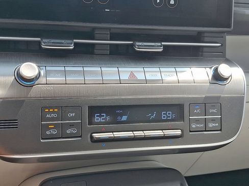 Certified 2024 Hyundai Kona Limited AWD/4WD image 16