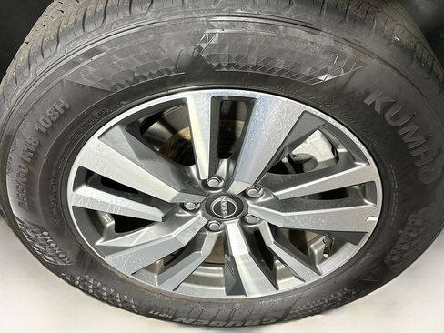 Used 2025 Nissan Pathfinder SL image 11