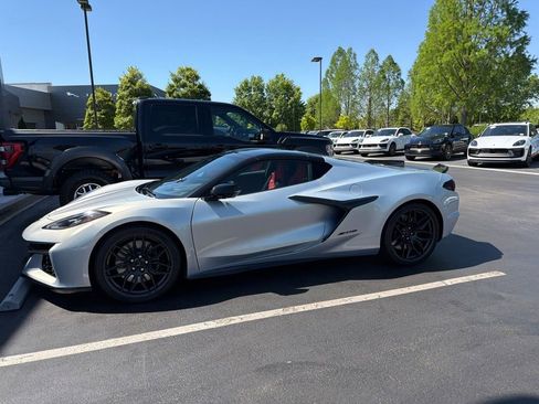 Used 2024 Chevrolet Corvette Z06 RWD image 8