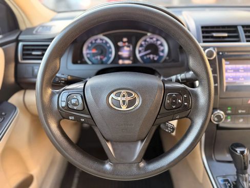 Used 2017 Toyota Camry LE FWD image 31