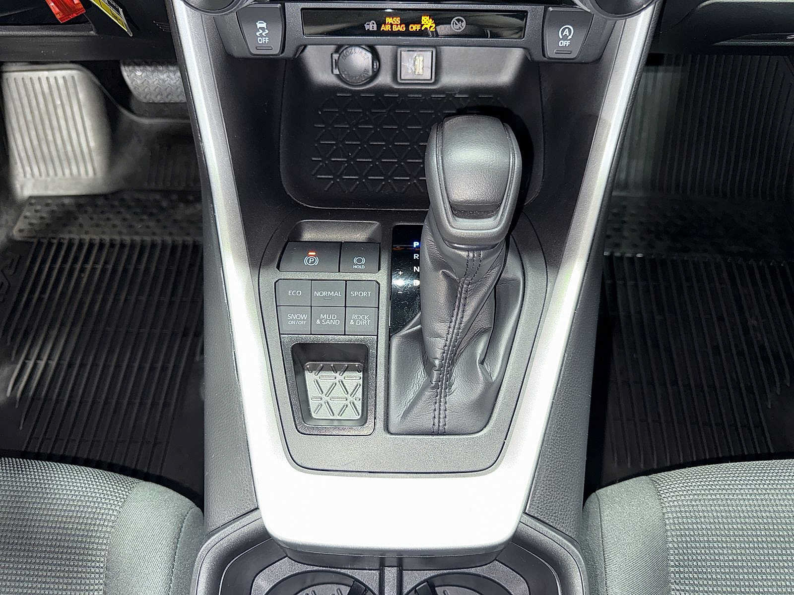 Used 2024 Toyota RAV4 LE AWD/4WD image 29