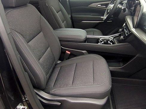 New 2026 Chevrolet Traverse LT w/ Sun and Wheel Package FWD image 28
