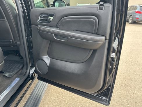 Used 2014 Cadillac Escalade ESV Platinum image 42
