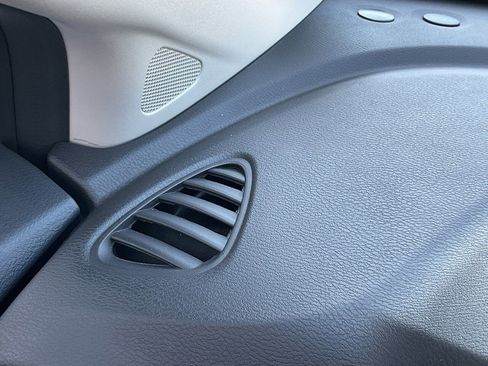 Used 2025 Nissan Versa SV image 25