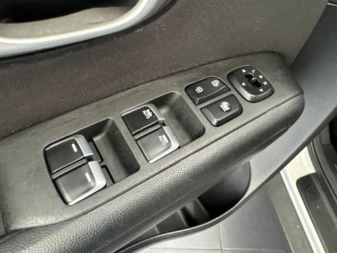 Used 2018 Kia Soul + FWD image 37