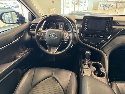Used 2022 Toyota Camry SE image 18