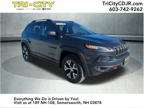 Used 2018 Jeep Cherokee Trailhawk w/ Cold Weather Group image 7