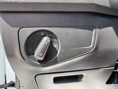 Used 2022 Volkswagen Tiguan SE R-Line image 13