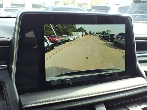 Used 2022 Chevrolet Suburban LT RWD image 25