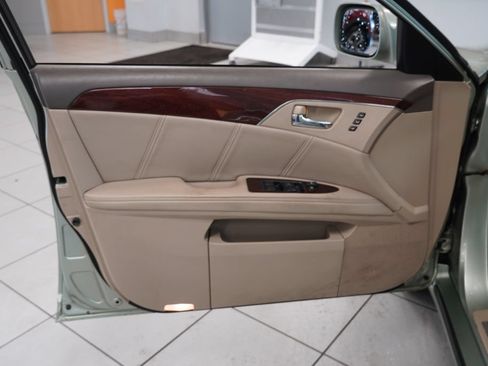 Used 2010 Toyota Avalon Limited FWD image 6