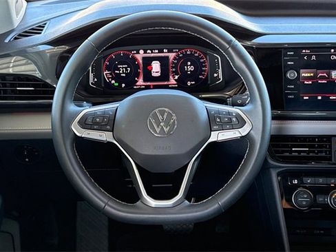 Used 2022 Volkswagen Taos SEL image 18